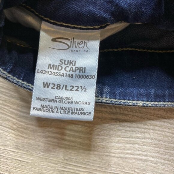 Silver Jeans Suki Mid Capris - Picture 10 of 13